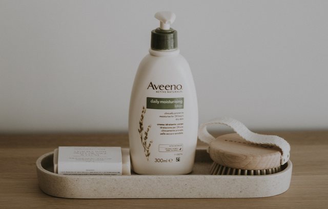 Does Aveeno Shampoo cause Hair loss? (Explained)